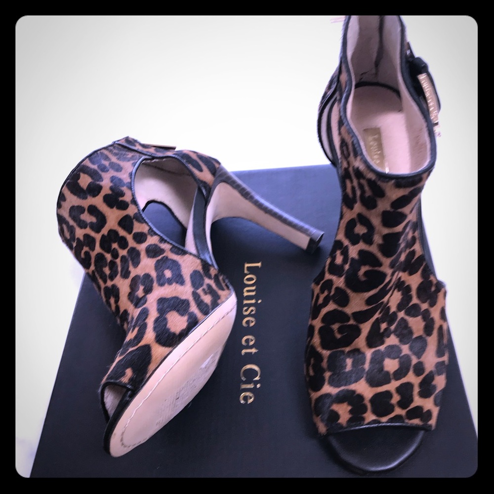 Beautiful leopard print heels